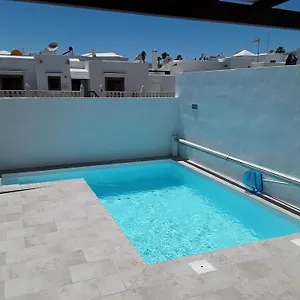https://karina-puerto-del-carmen-lanzarote.puertodelcarmen-hotels.org